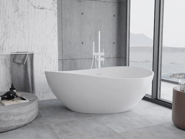 Dalles de terrasse grises dans la salle de bain et sur le balcon