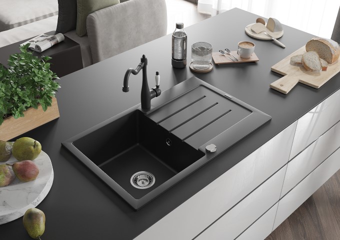 Mitigeurs de cuisine sous fenêtre noirs