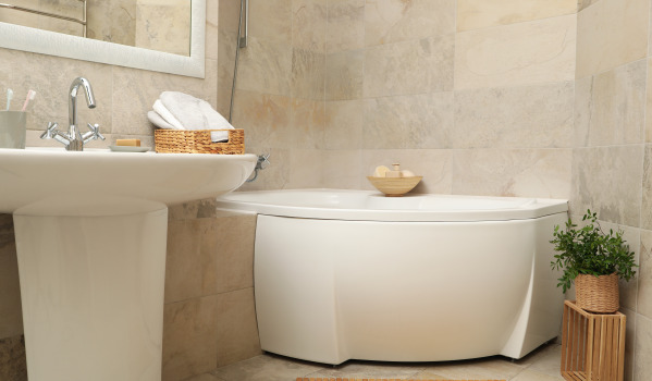 Pourquoi vaut-il la peine de couvrir une baignoire?