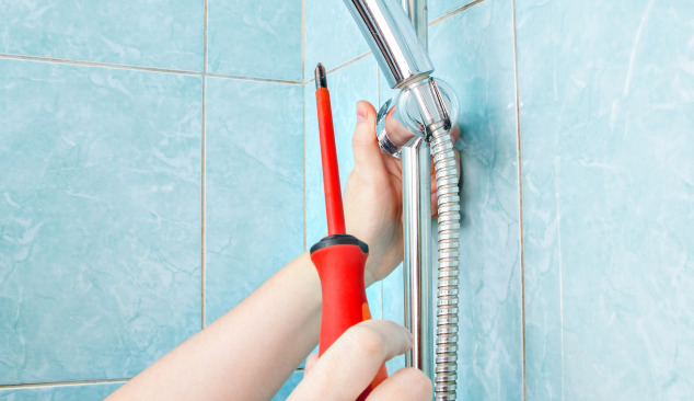 Comment remplacer le bras de douche ?