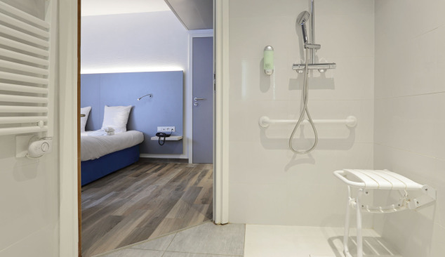 Personnes handicapées et cabines de douche - mieux qu'une baignoire?