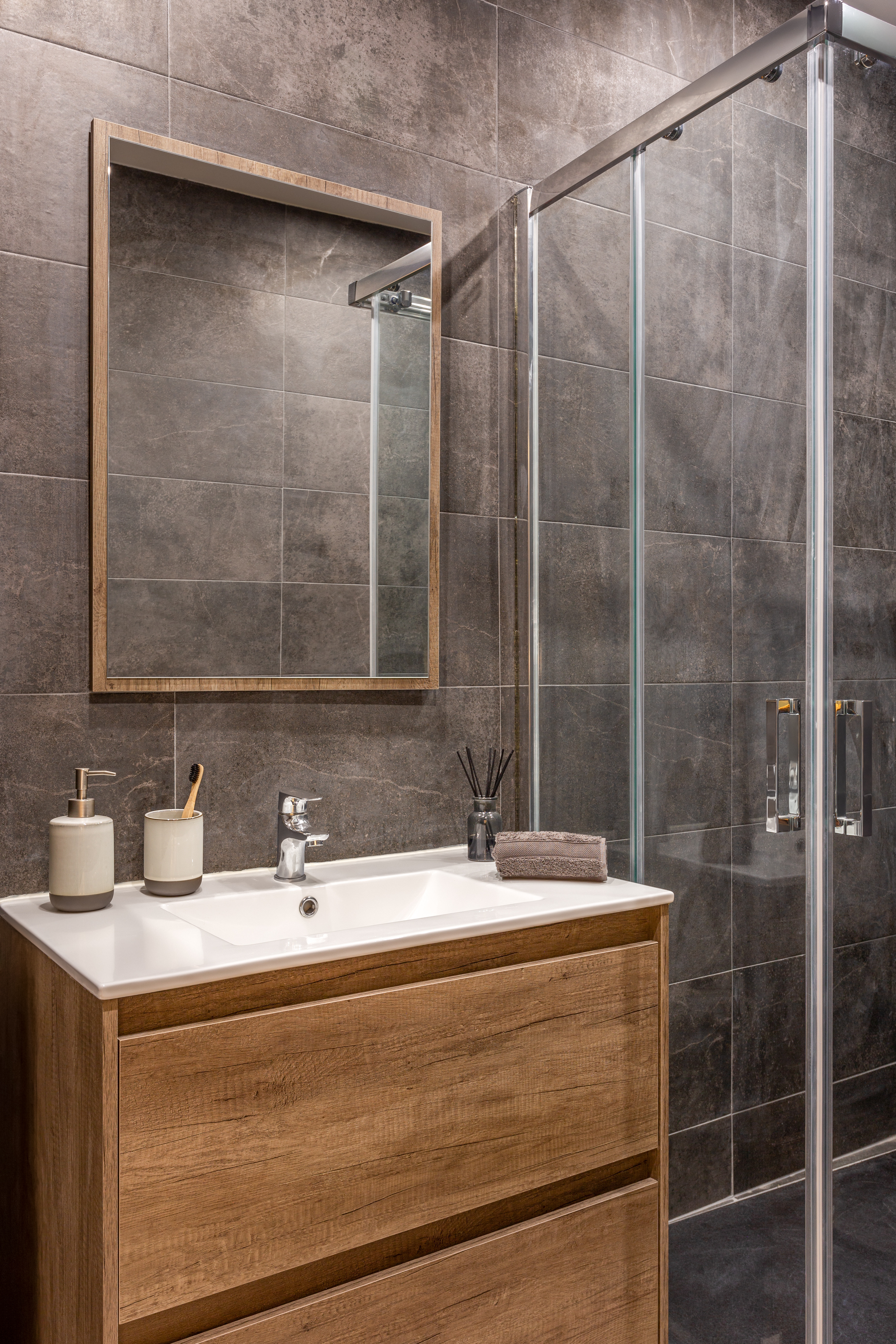 À quelle hauteur suspendre les paniers de douche ?
