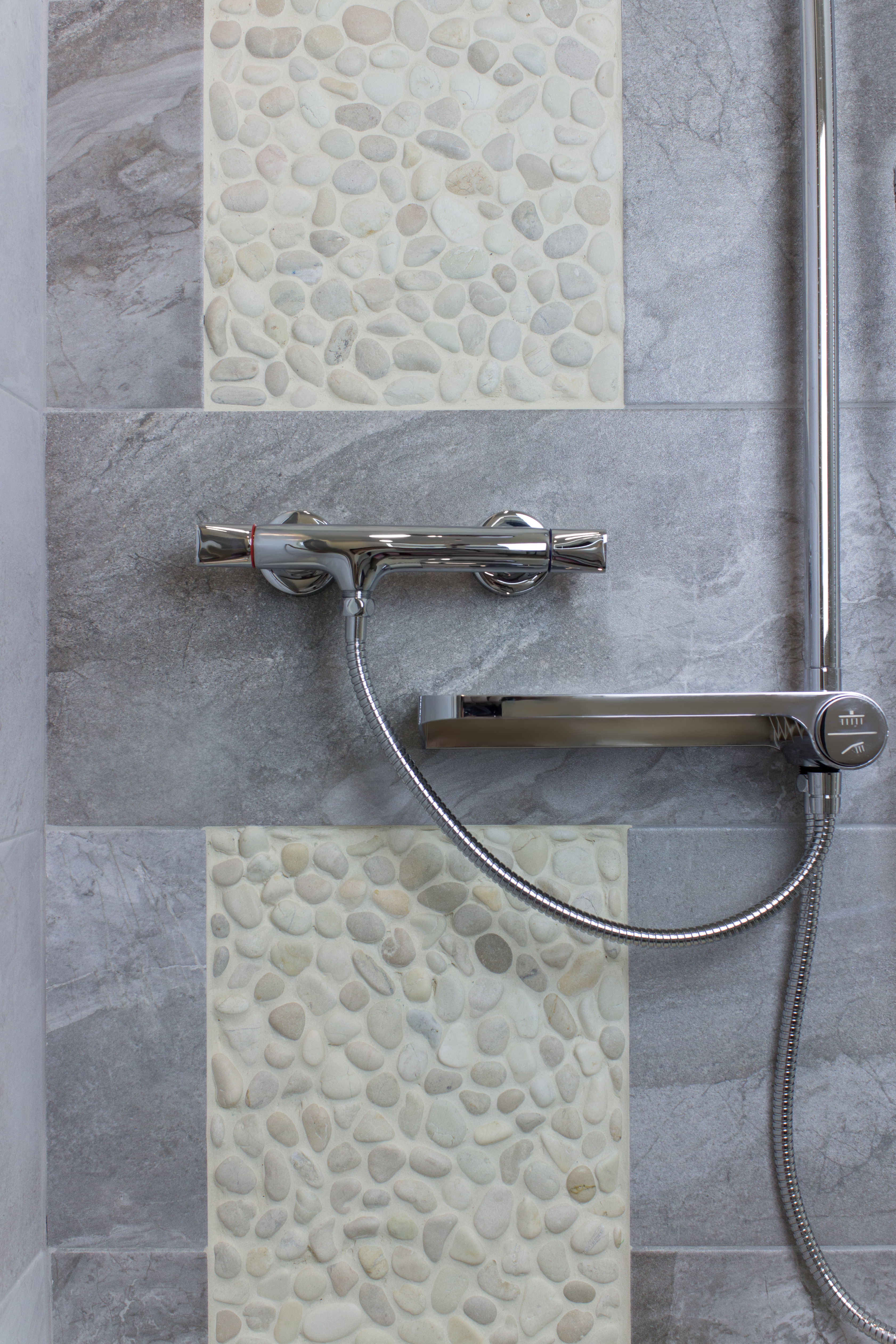 À quelle hauteur installer un mitigeur de baignoire mural ?