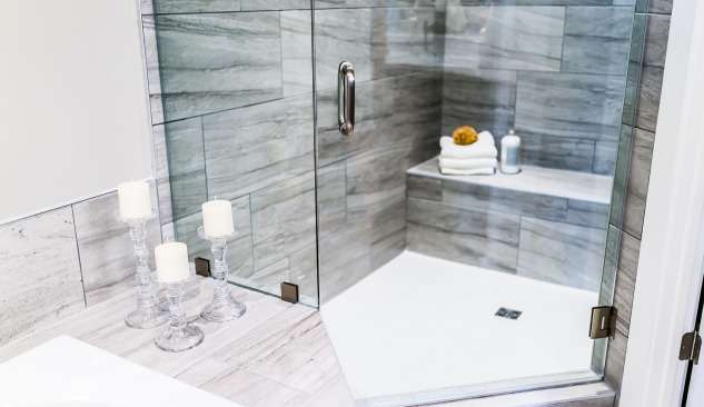 Quel receveur de douche choisir - plat ou profond ?