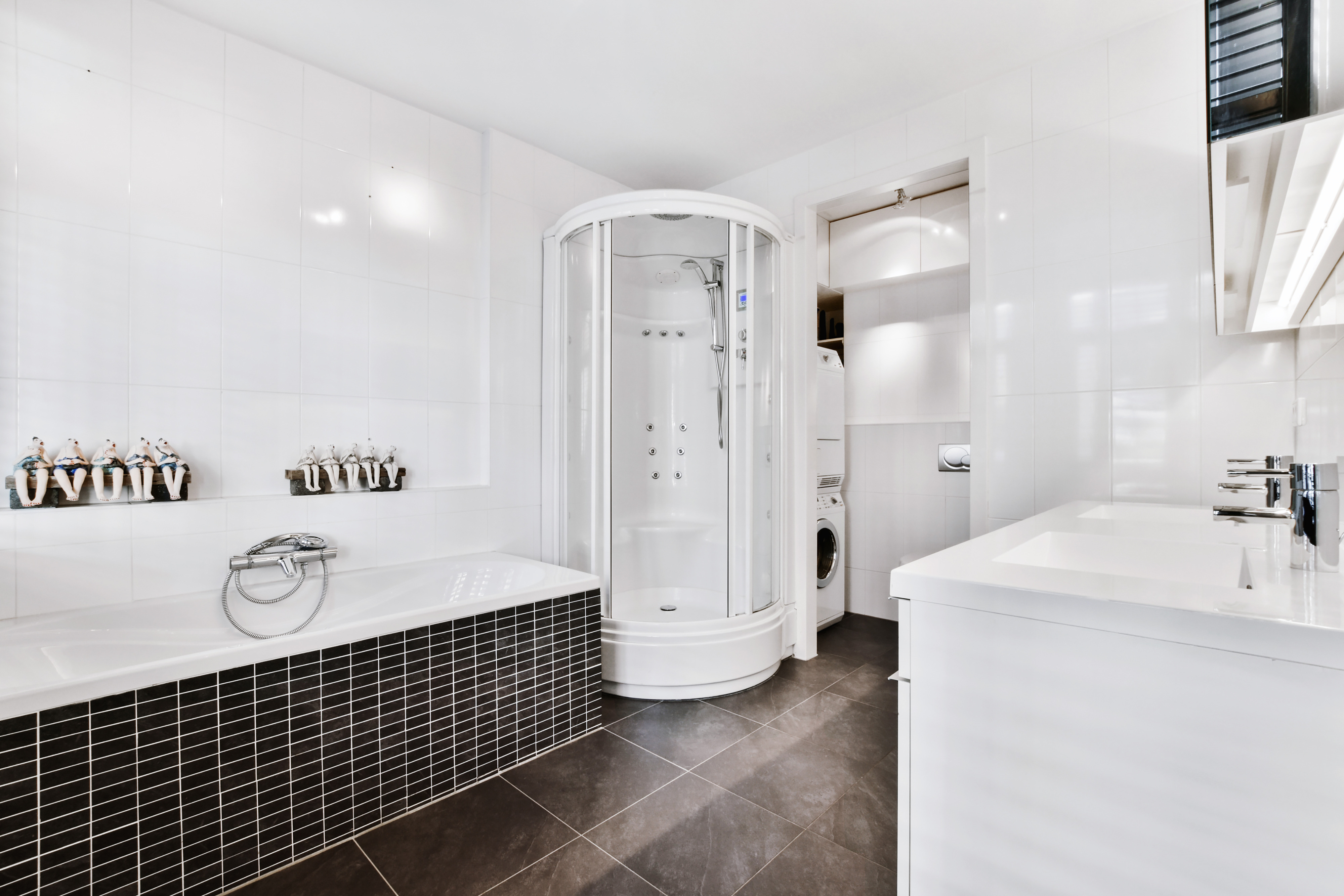 Baignoire ou douche - quelle solution convient à votre salle de bain ?