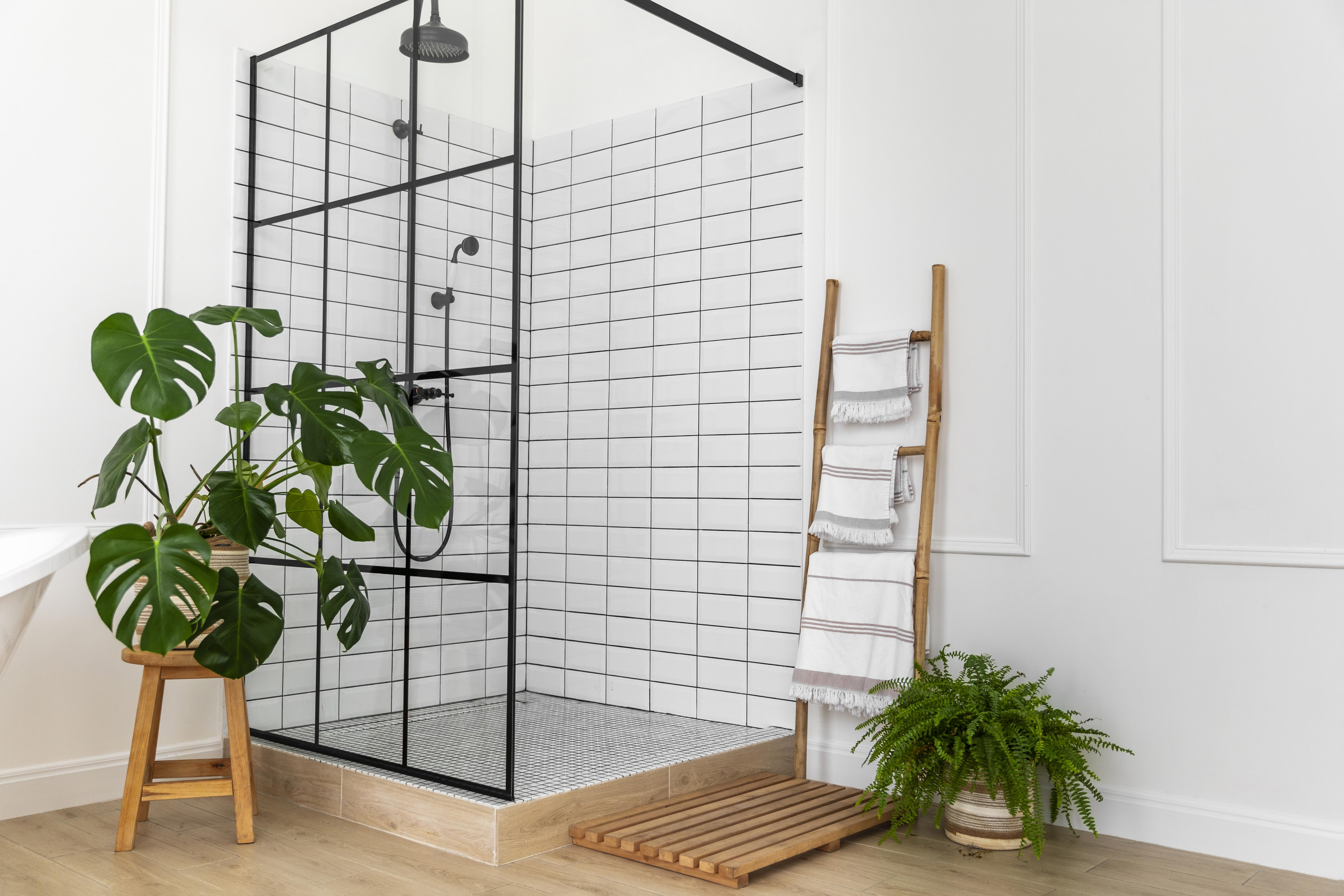 Receveur de douche ou drain linéaire?