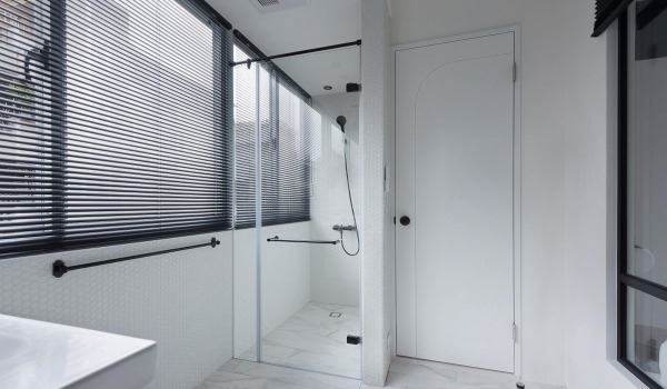 Receveur de douche ou drain linéaire ?