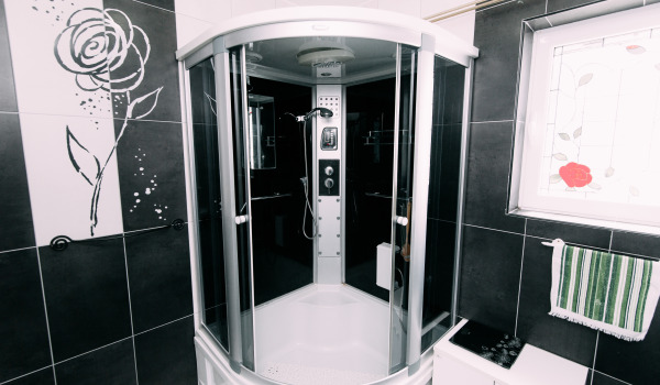 Comment nettoyer un siphon de receveur de douche ?