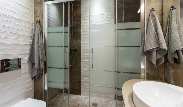 Comment choisir des portes pour une cabine de douche ?