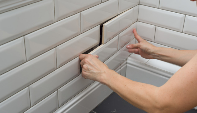 Comment installer un siphon mural linéaire ?