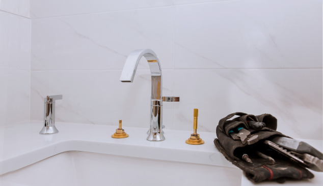 Comment déboucher un lavabo ?