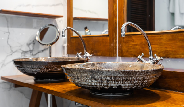 Comment entretenir un lavabo sur plan?