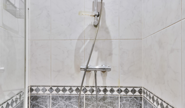 Comment adapter un receveur de douche rectangulaire?