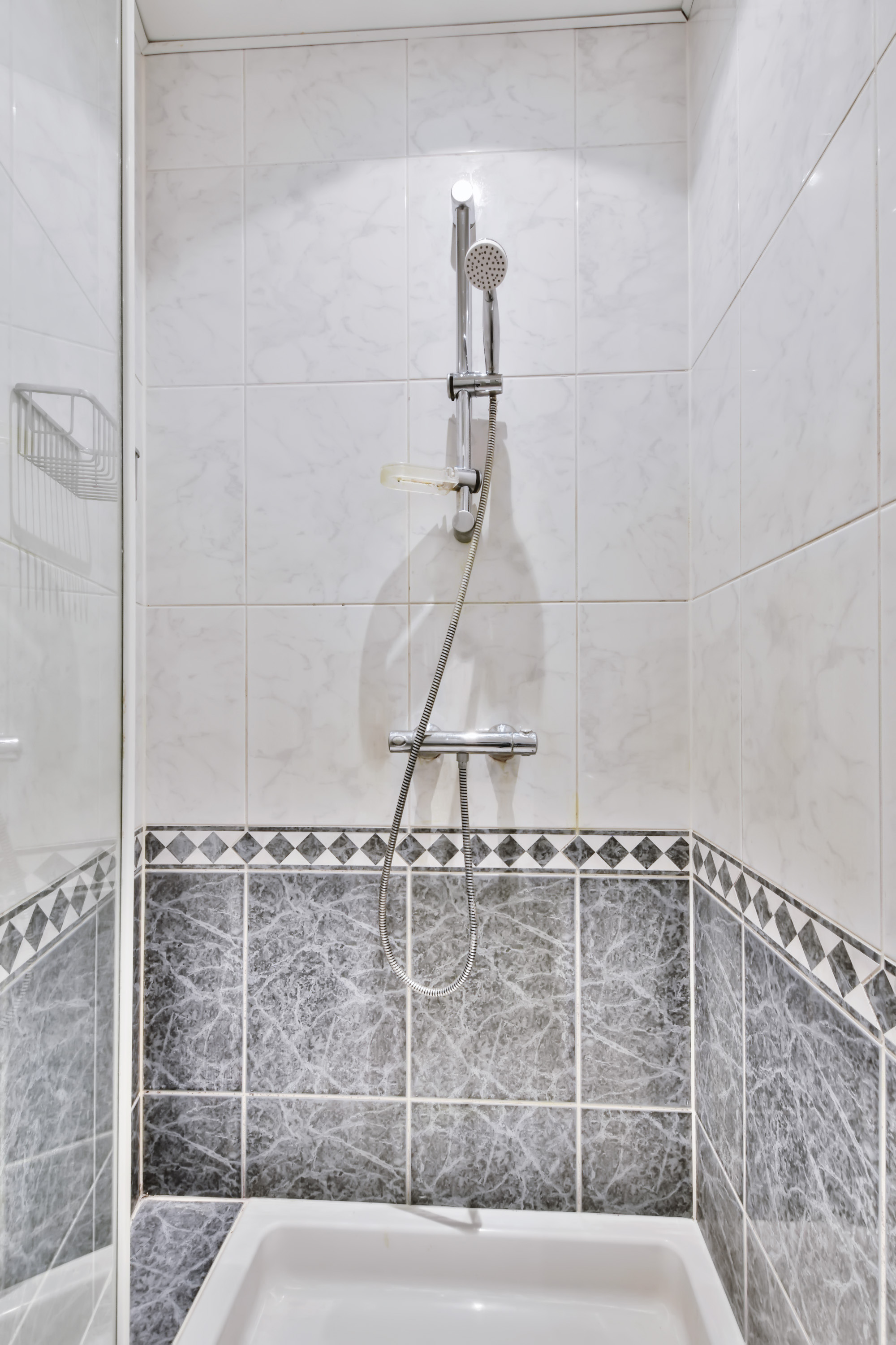 Comment adapter un receveur de douche rectangulaire?