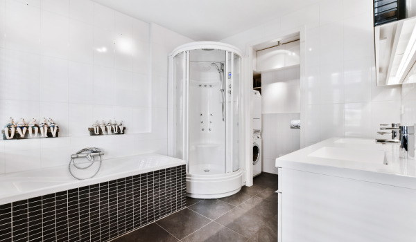 Idées pour une salle de bain avec receveur de douche semi-circulaire