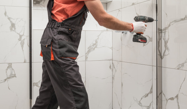 Comment régler les portes de la cabine de douche ?