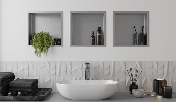 Conception moderne de la zone de lavabo avec étagères intégrées