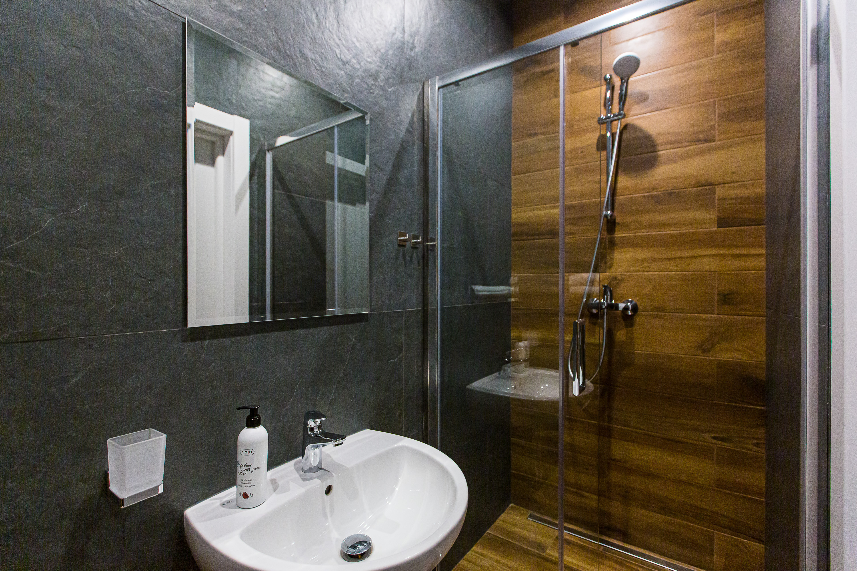 Comment sceller les portes d'une cabine de douche ?