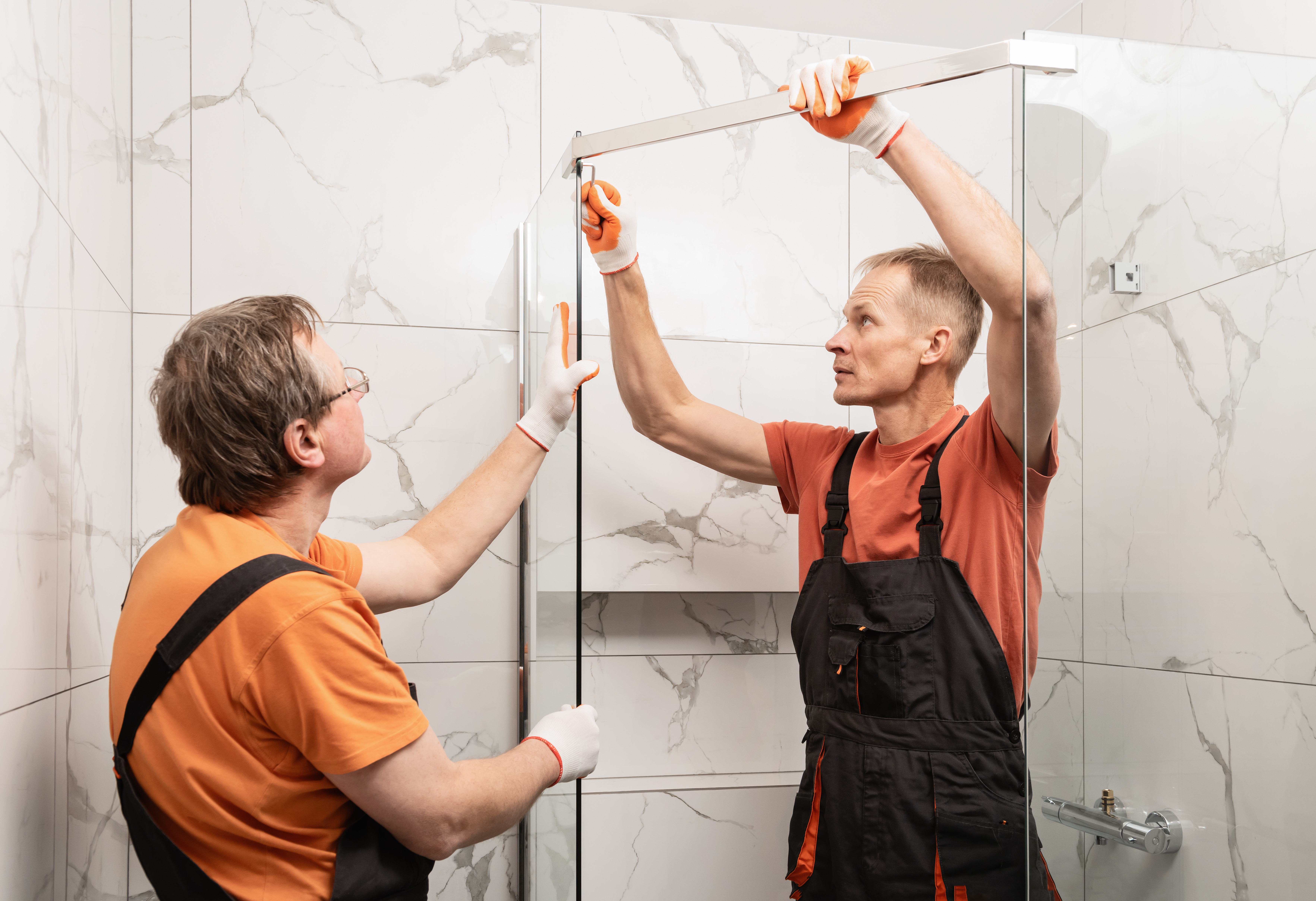 Comment installer une paroi de douche?