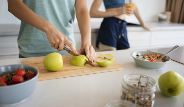 Comment se débarrasser des mouches des fruits dans la cuisine ? 5 méthodes éprouvées