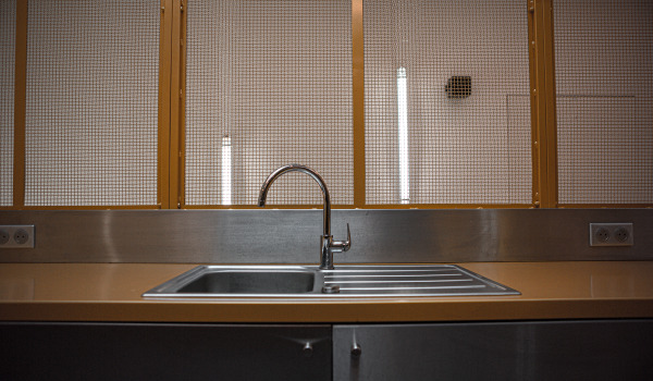 Plaque décorative murale dans la cuisine - est-ce une bonne idée ?