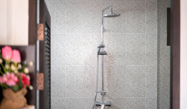 Comment détartrer une pomme de douche ?