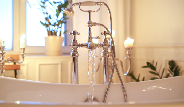 Comment mesurer l'entraxe d'un robinet de baignoire ?