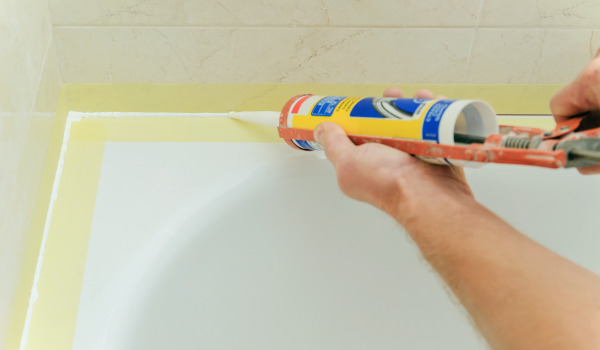 Comment installer un receveur de douche semi-circulaire?