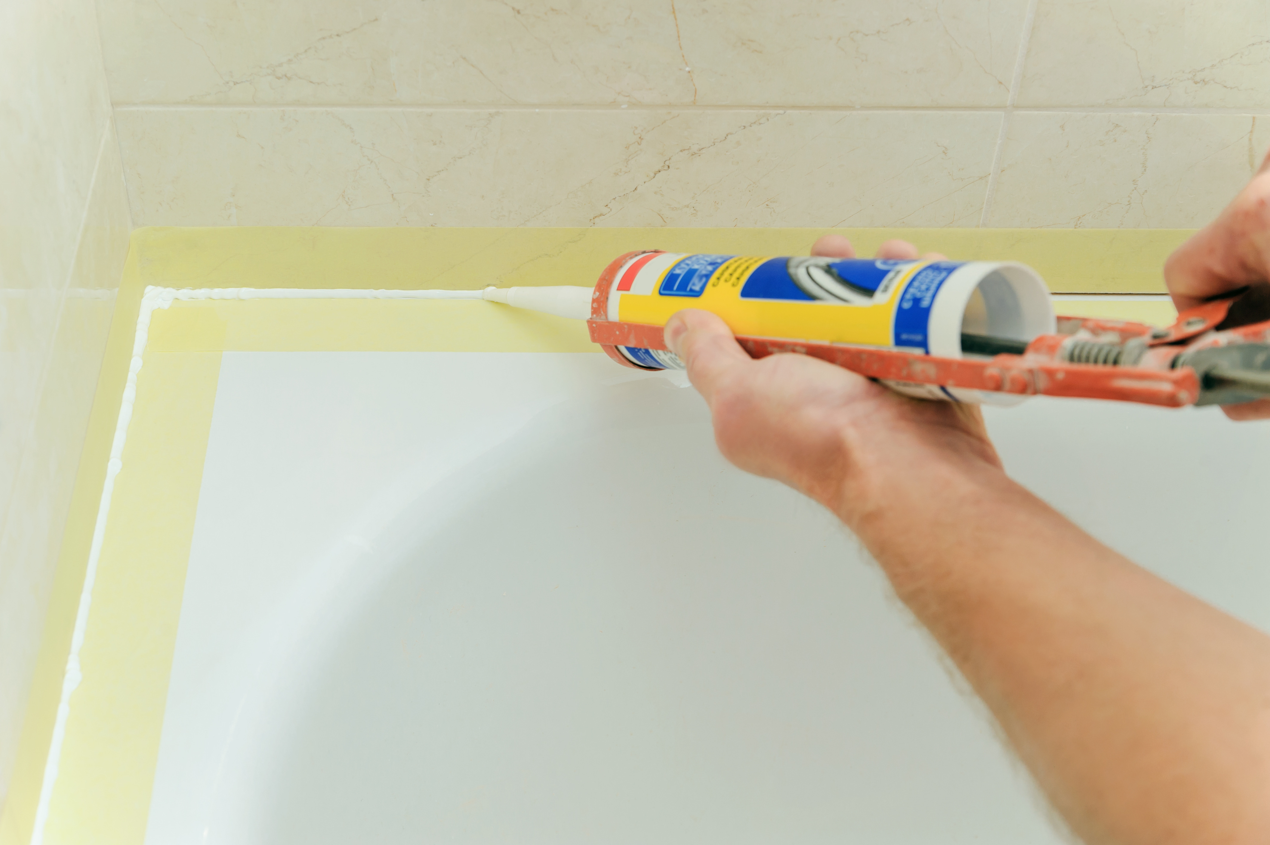 Comment installer un receveur de douche semi-circulaire?
