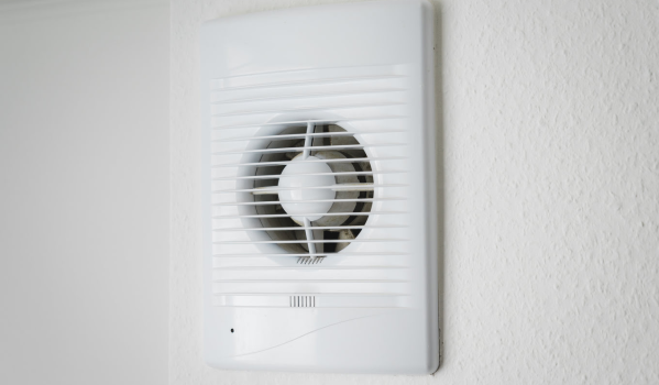 Quelle ventilation dans les salles de bains est nécessaire pour assurer un flux d'air approprié?