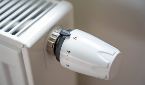 Comment fonctionne une tête thermostatique sur un radiateur?