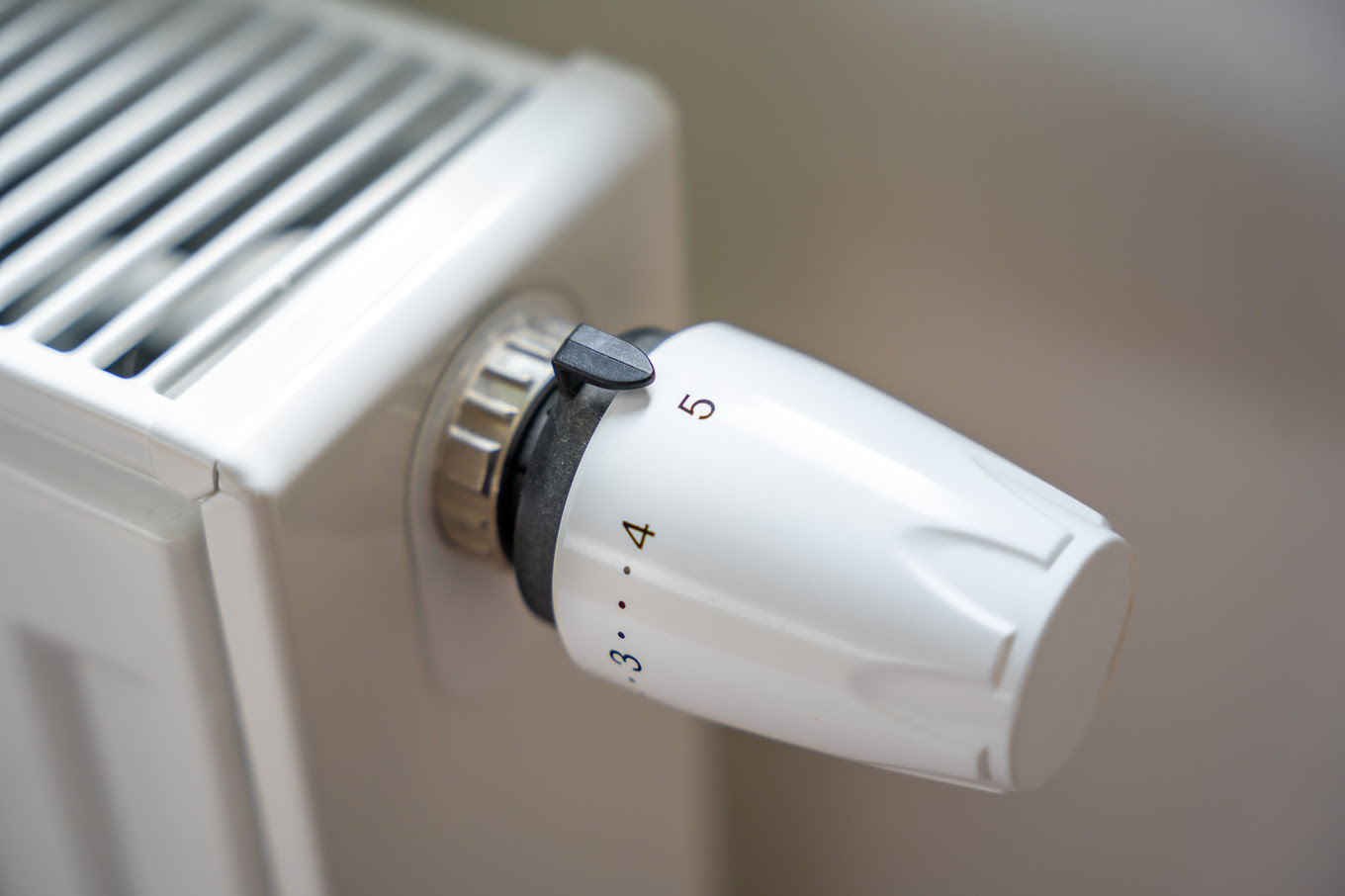 Comment fonctionne une tête thermostatique sur un radiateur?