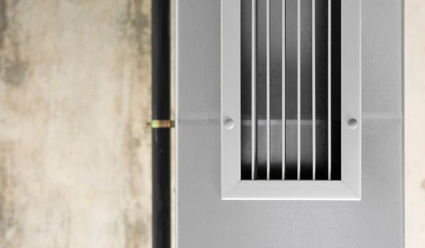 Comment connecter un ventilateur de salle de bain à l'éclairage ?