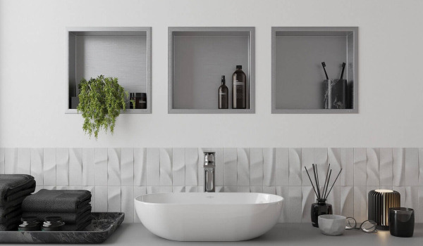 Conseils pratiques pour agrandir visuellement l'espace dans une petite salle de bains