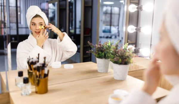 Quel miroir choisir pour le maquillage ?