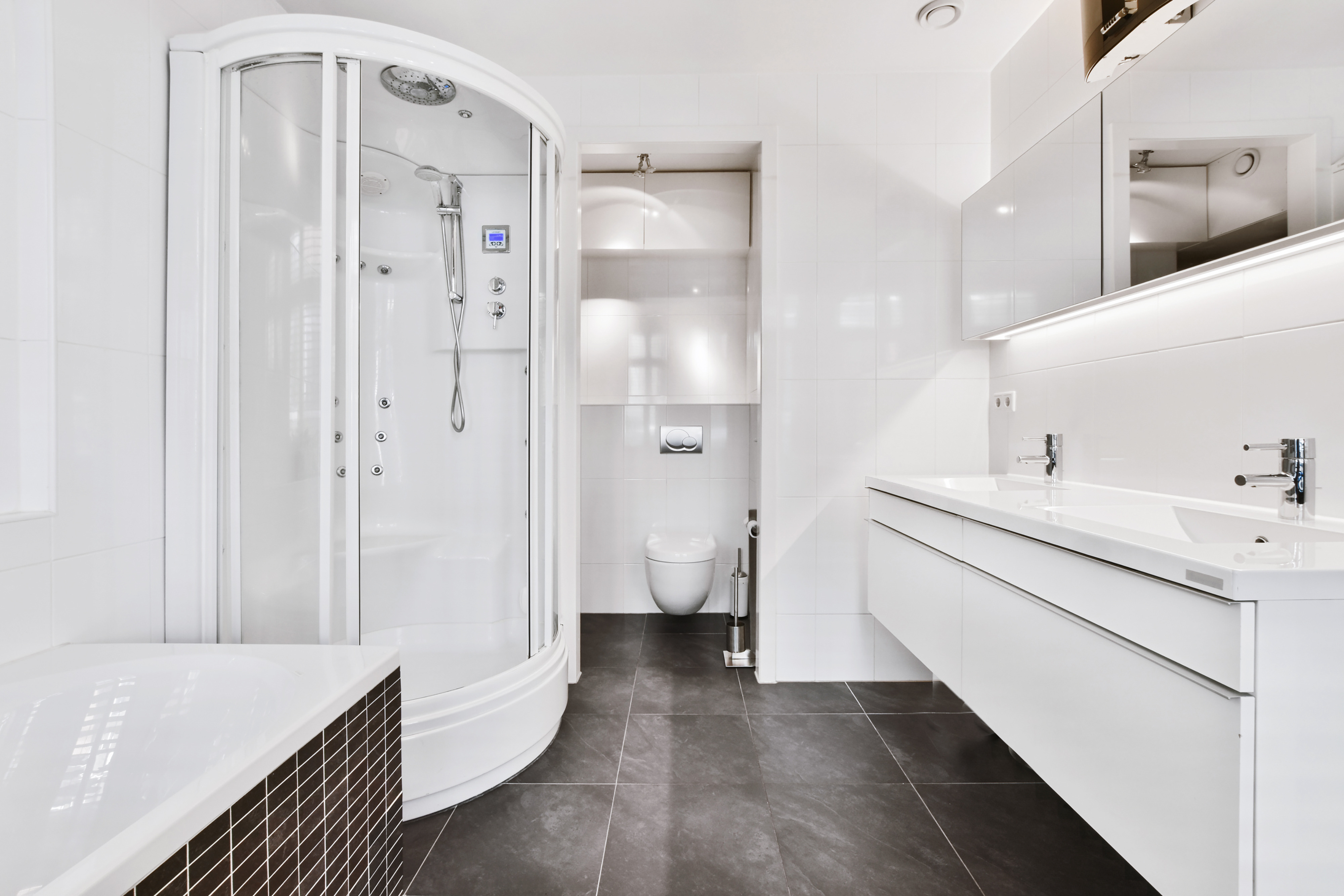 Cabines de douche avec ou sans bac ?
