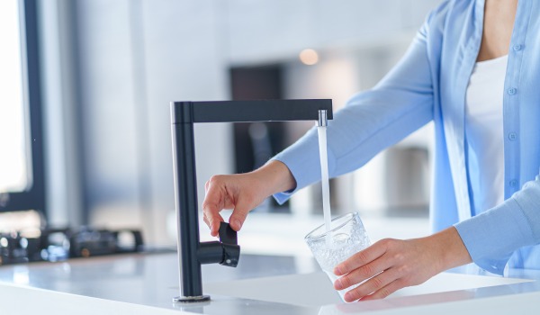 Quel filtre pour l'eau potable sous l'évier choisir ? Comment ça marche ?