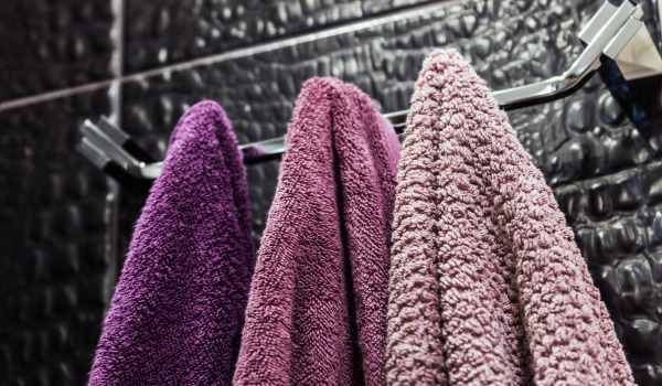 Comment accrocher des crochets sur des chevilles?