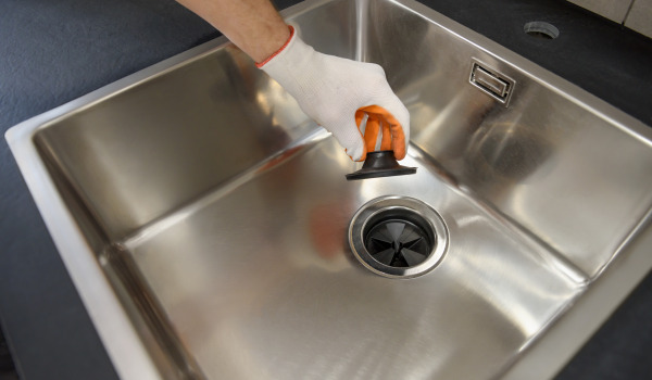Comment installer une bonde automatique pour lavabo ?