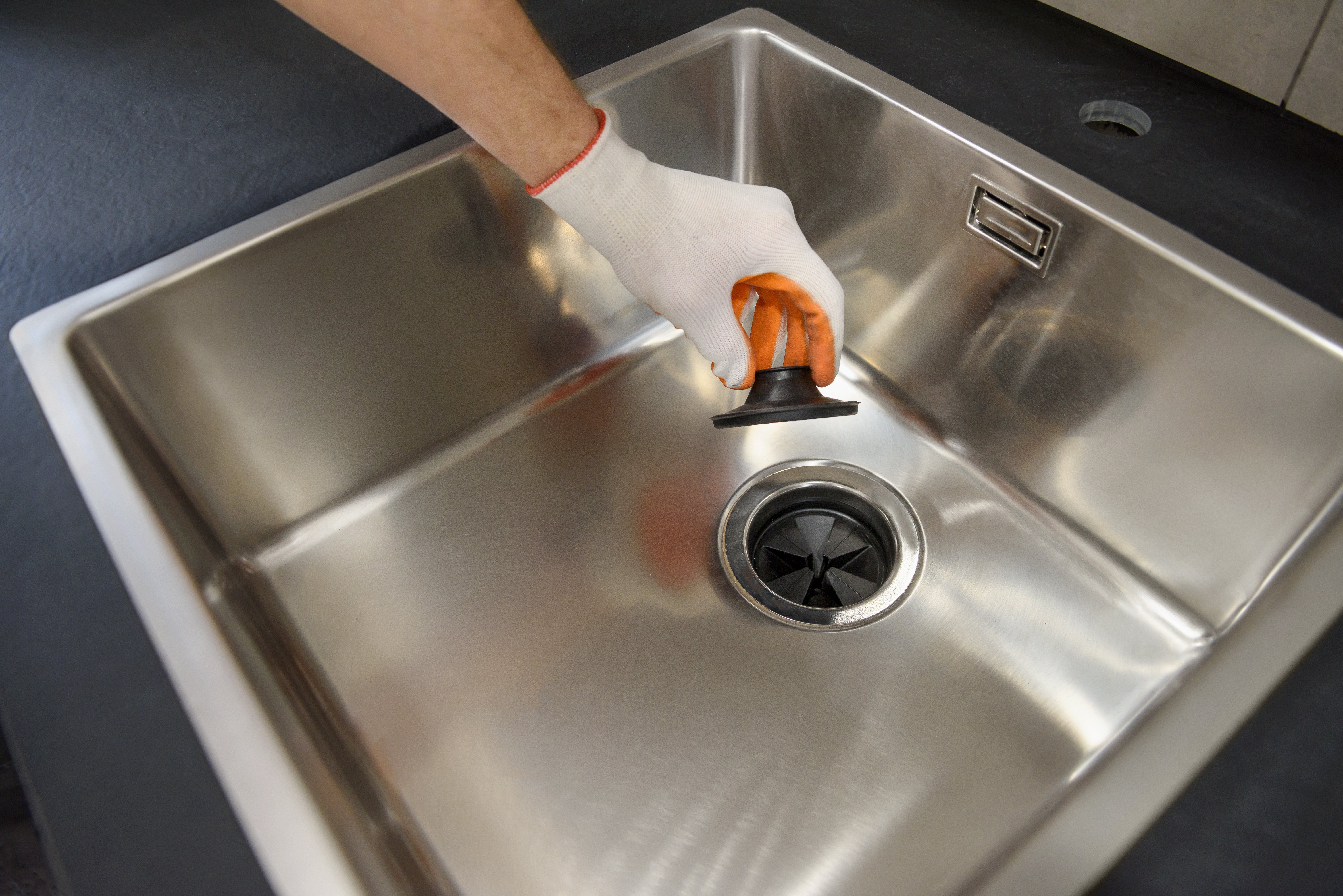 Comment installer une bonde automatique pour lavabo ?