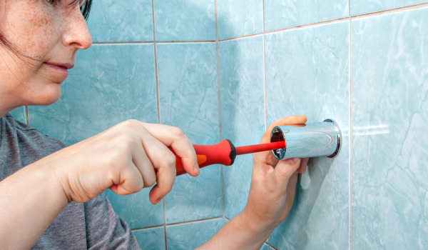 Comment installer des supports de douche ?