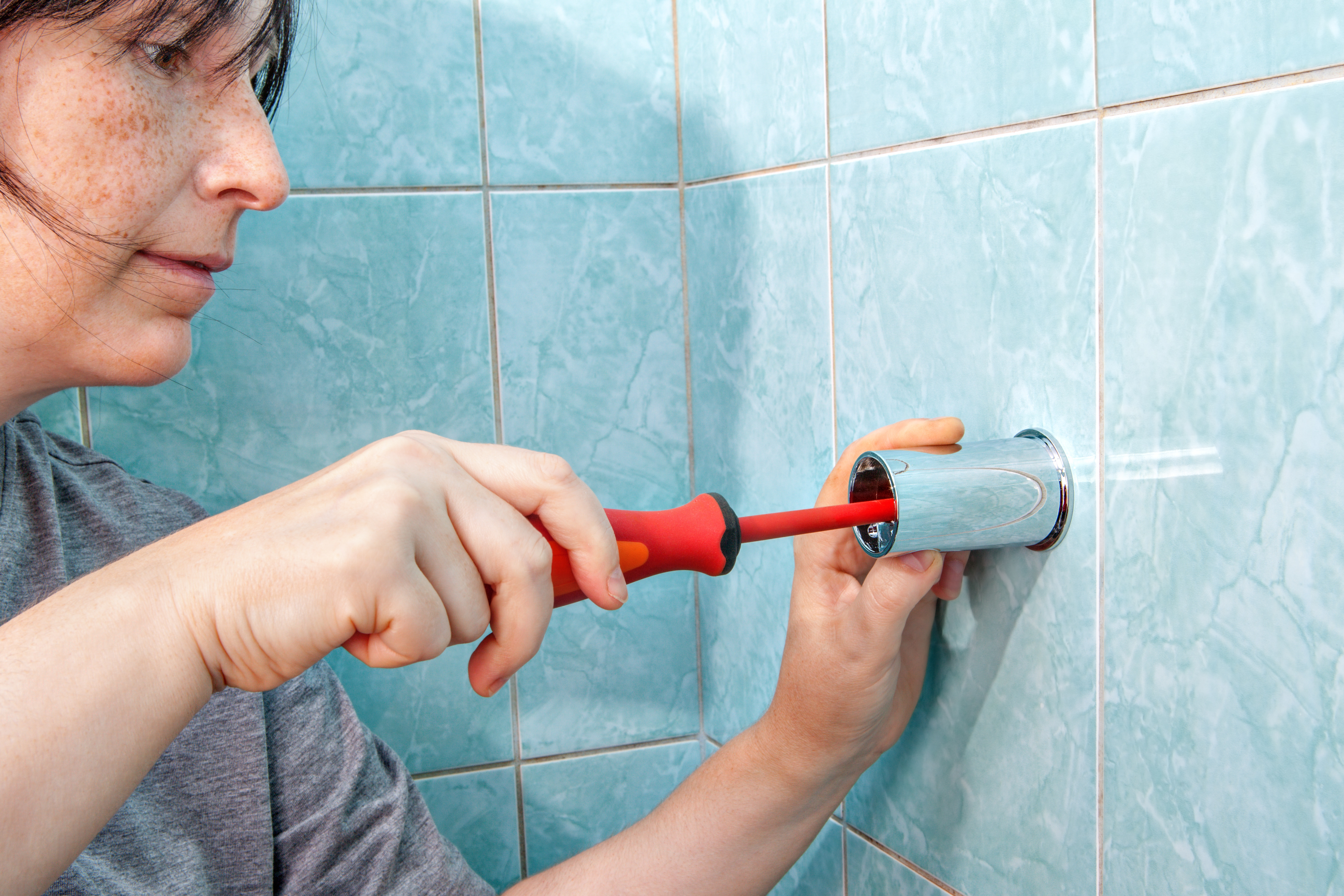Comment installer des supports de douche ?