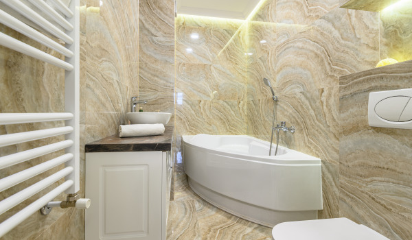 Quelle construction choisir pour une baignoire d'angle ?